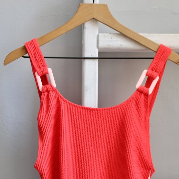 Aerie Resort Red Crinkle Birthday Scoop Cheekiest One Piece Swimsuit Size Medium - Picture 4 of 9